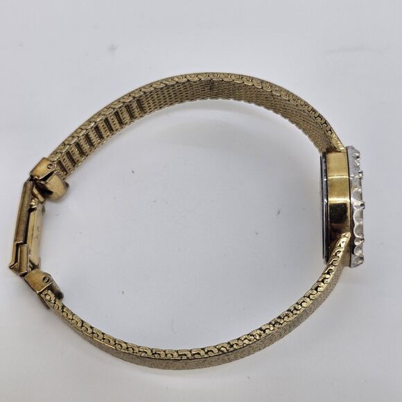 VTG Bulova Swiss Women\'s Watch 18MM Gold Dial Gold Bracelet Band 6\